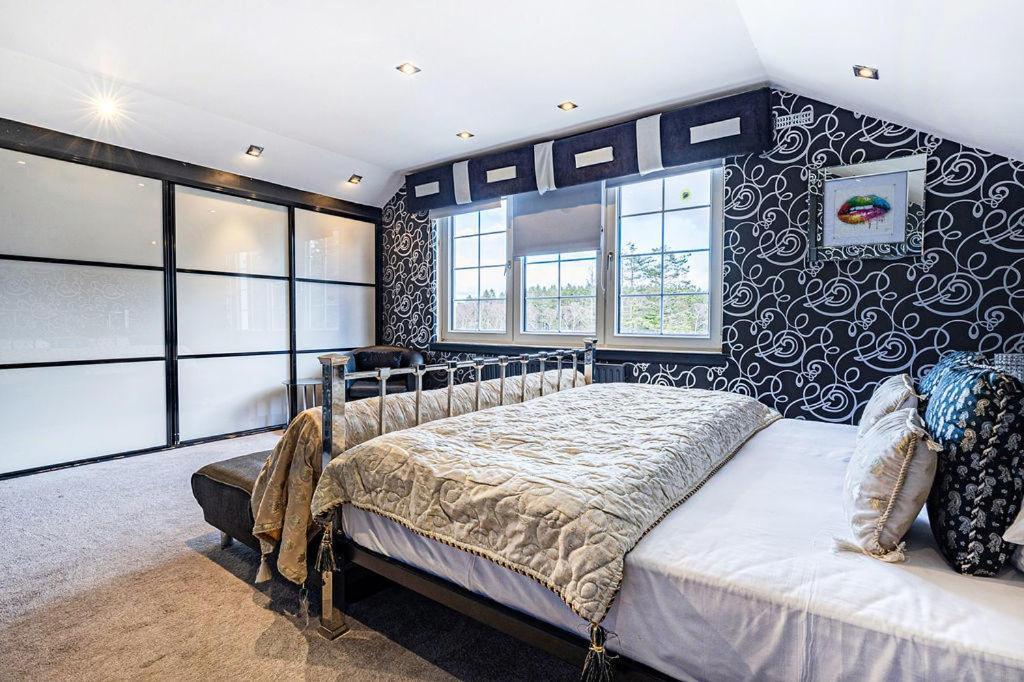 Finn Village - Loch Lomond Villa B&B - Black Room With Jacuzzi-Style Bath Glasgow Dış mekan fotoğraf