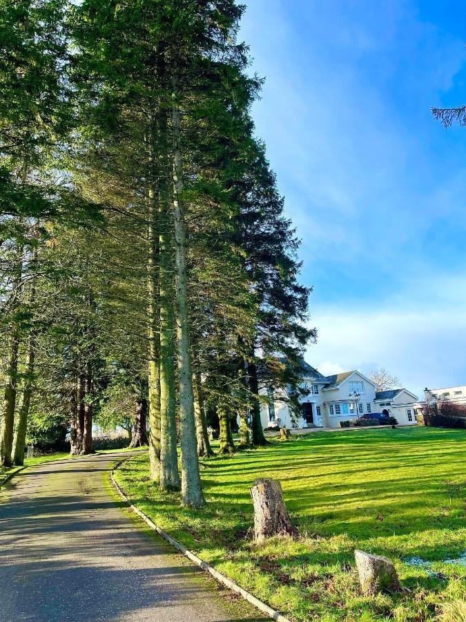 Finn Village - Loch Lomond Villa B&B - Black Room With Jacuzzi-Style Bath Glasgow Dış mekan fotoğraf