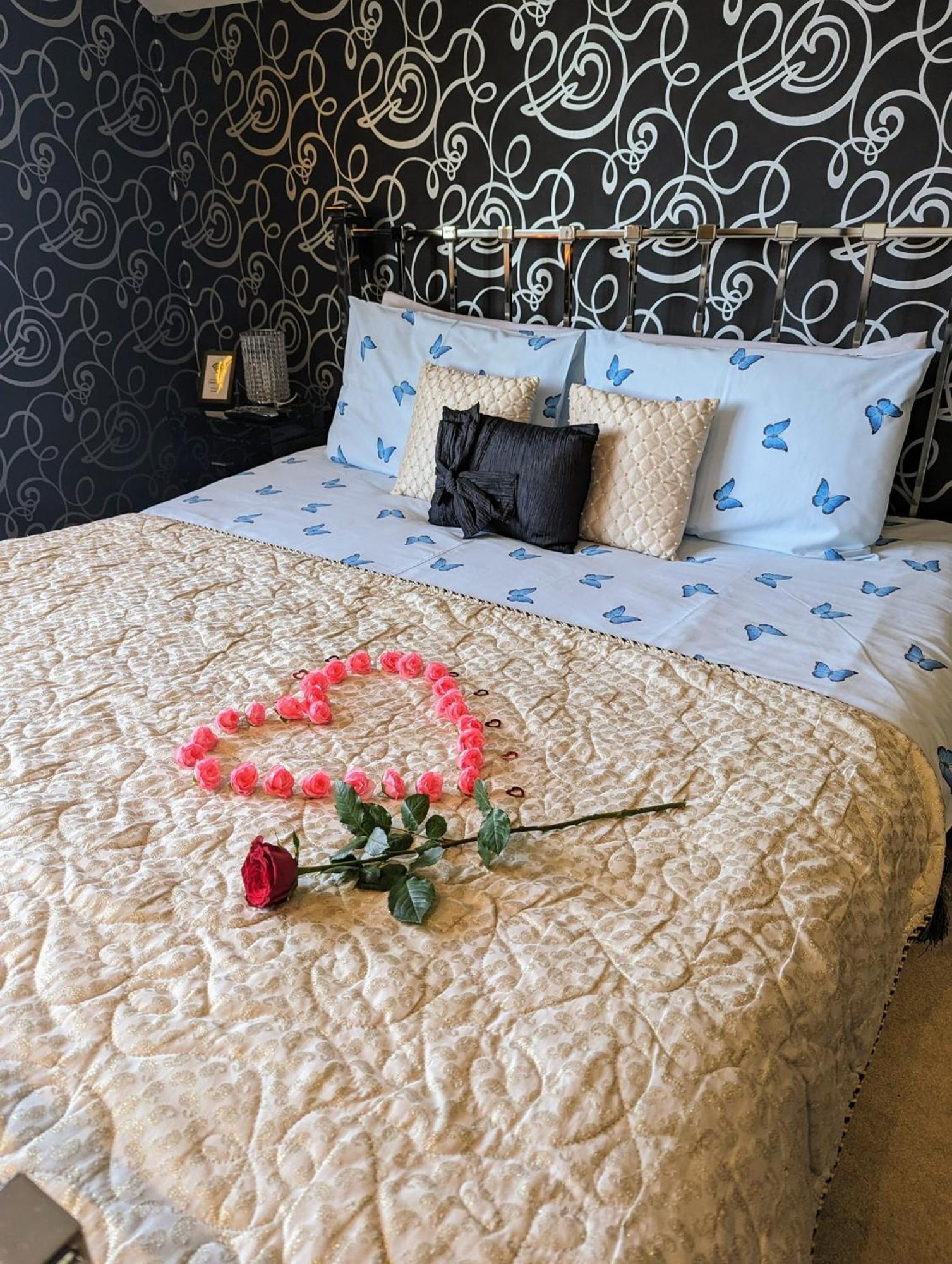 Finn Village - Loch Lomond Villa B&B - Black Room With Jacuzzi-Style Bath Glasgow Dış mekan fotoğraf